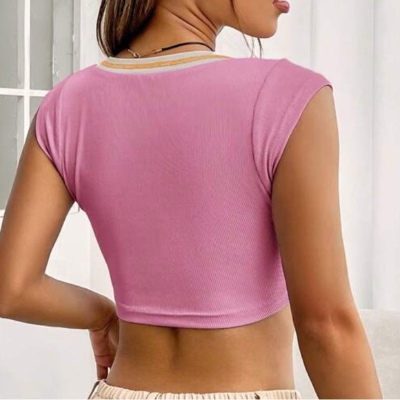 SHEIN Notch Neckline Cropped Tee - Picture 2 of 2
